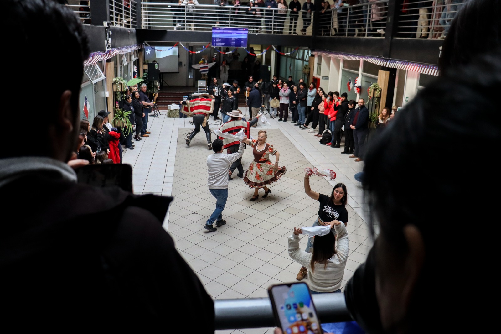 La Comunidad UDALBA celebró las Fiestas Patrias con pies de cueca, comida y juegos típicos chilenos